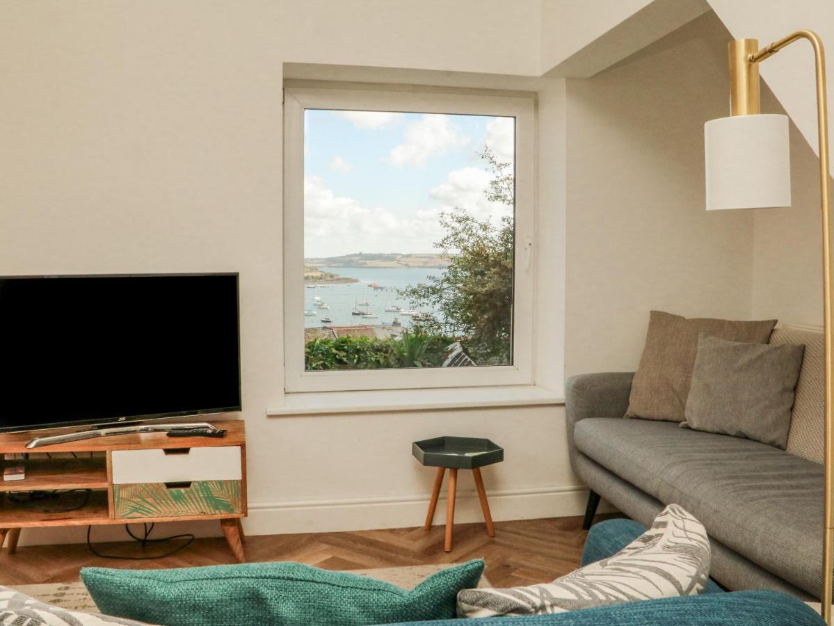 Villa Through The Porthole Falmouth Exterior foto