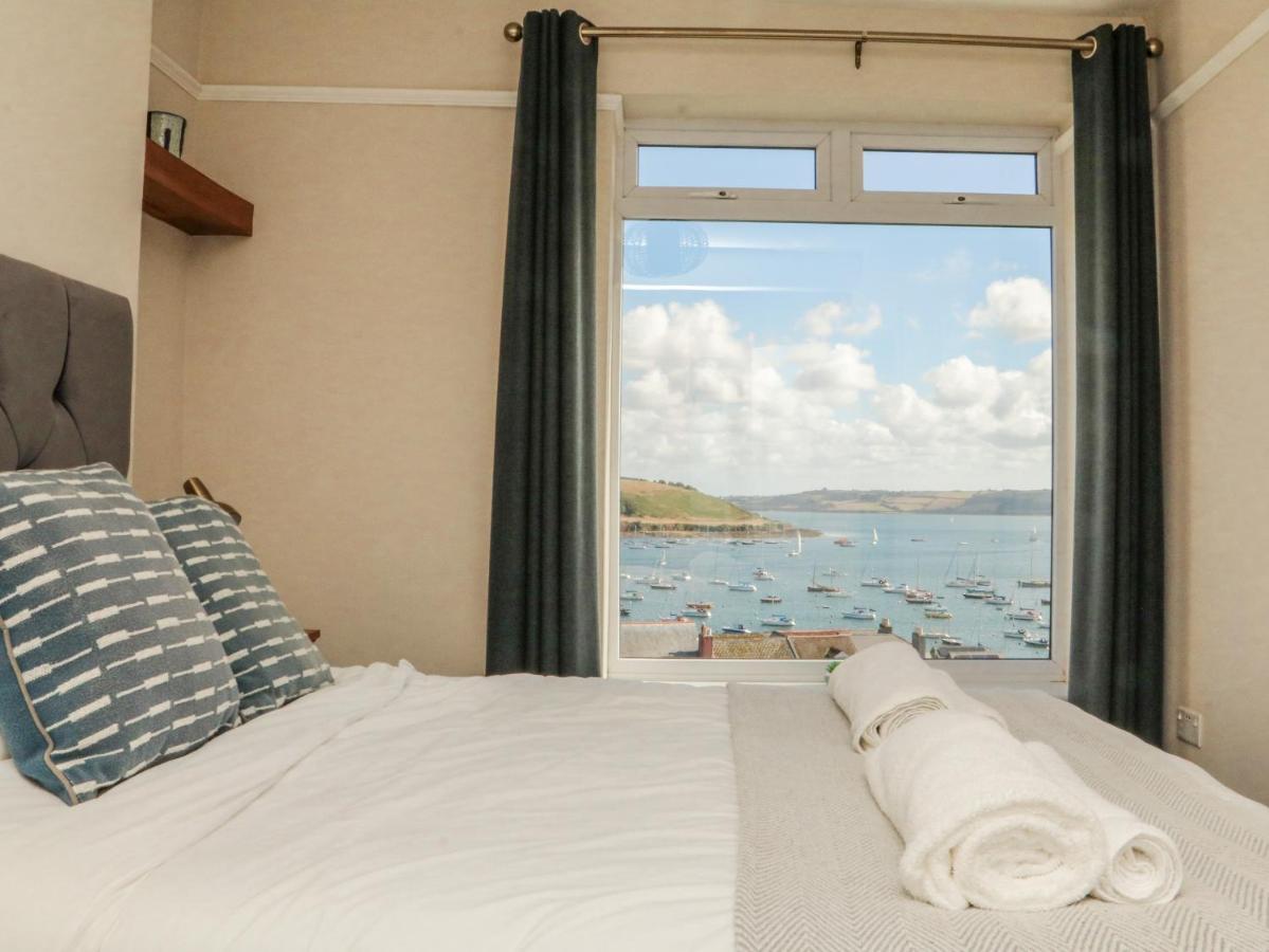 Villa Through The Porthole Falmouth Exterior foto
