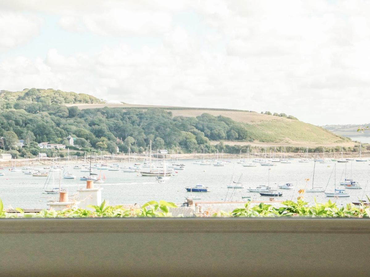 Villa Through The Porthole Falmouth Exterior foto